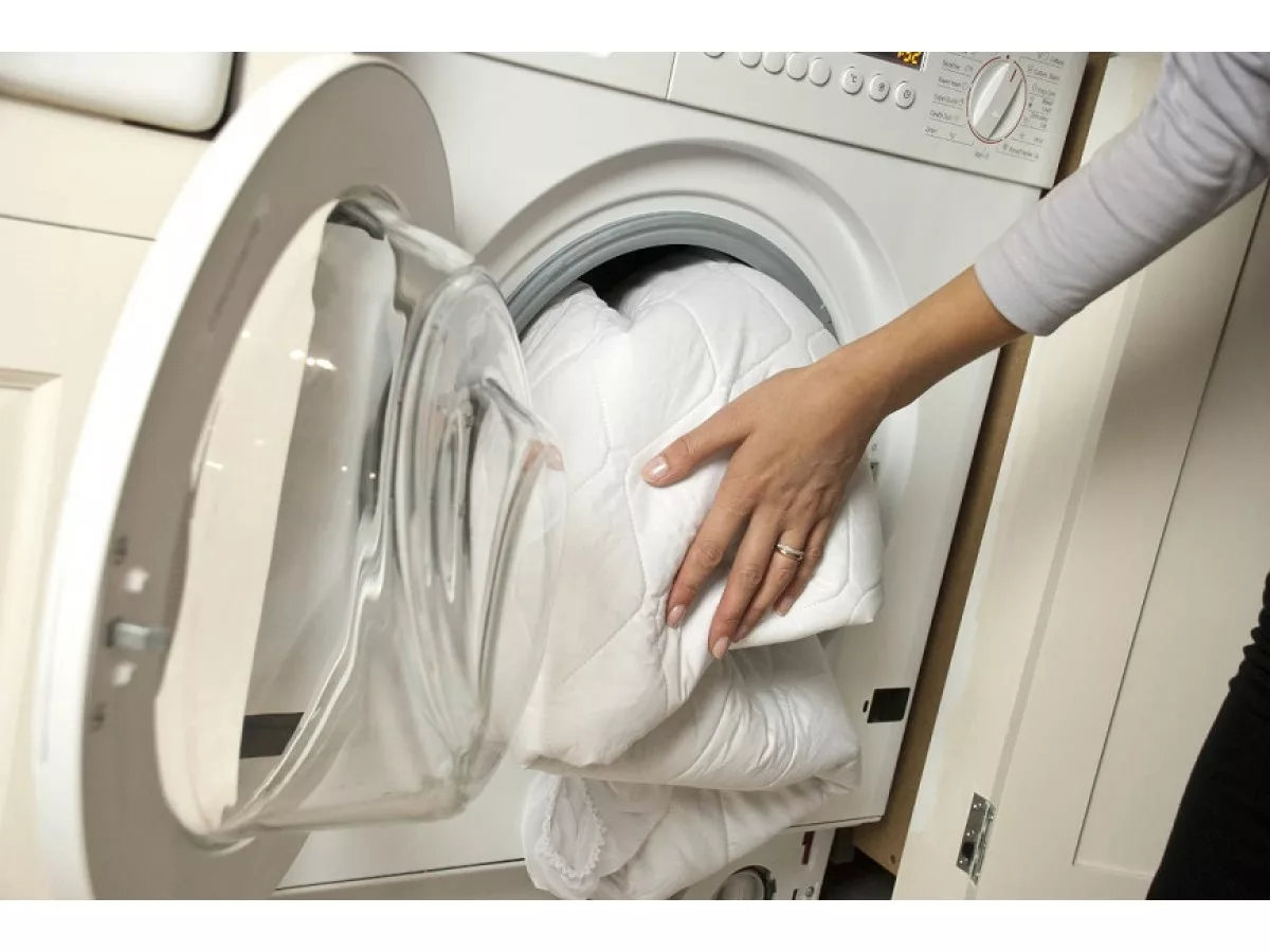 Praní octem: Přidejte trochu octa do vody při praní a zbavte se nepříjemných pachů 10 Praní octem