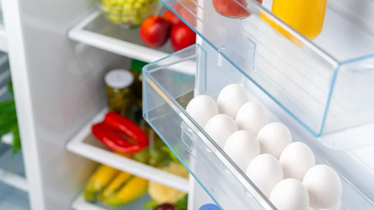 Stále skladujete vejce v dveřích lednice? Děláte velkou chybu! 10 Vejce ve dveřích lednice