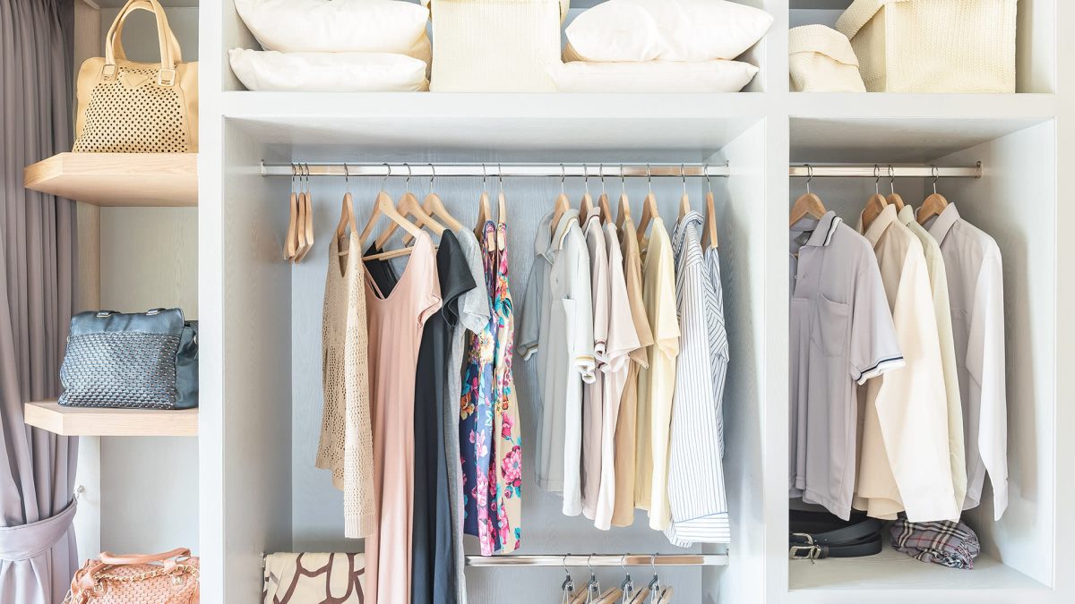 Tajemství dokonalého šatníku: Jak zorganizovat skříň za jeden večer 9 Tajemství dokonalého šatníku