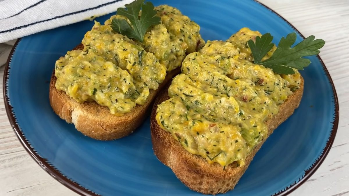 Avokádová pomazánka — chutný způsob, jak přidat zdravé tuky do jídelníčku 10 Avokádová pomazánka — chutný způsob, jak přidat zdravé tuky do jídelníčku