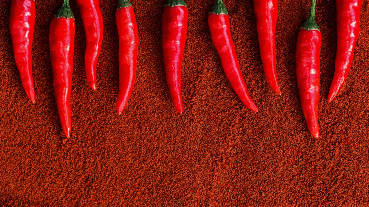 Červená chilli paprička: Ohnivá zelenina, která promění vaši zahradu i kuchyni! Zjistěte, jak ji pěstovat a proč by neměla chybět v žádném jídle! 13 Červená chilli paprička: Ohnivá zelenina, která promění vaši zahradu i kuchyni! Zjistěte, jak ji pěstovat a proč by neměla chybět v žádném jídle!