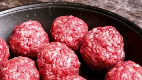 Masové kuličky recept: Dokonalé masové kuličky v rajské omáčce krok za krokem 2 Masové kuličky recept: Dokonalé masové kuličky v rajské omáčce krok za krokem