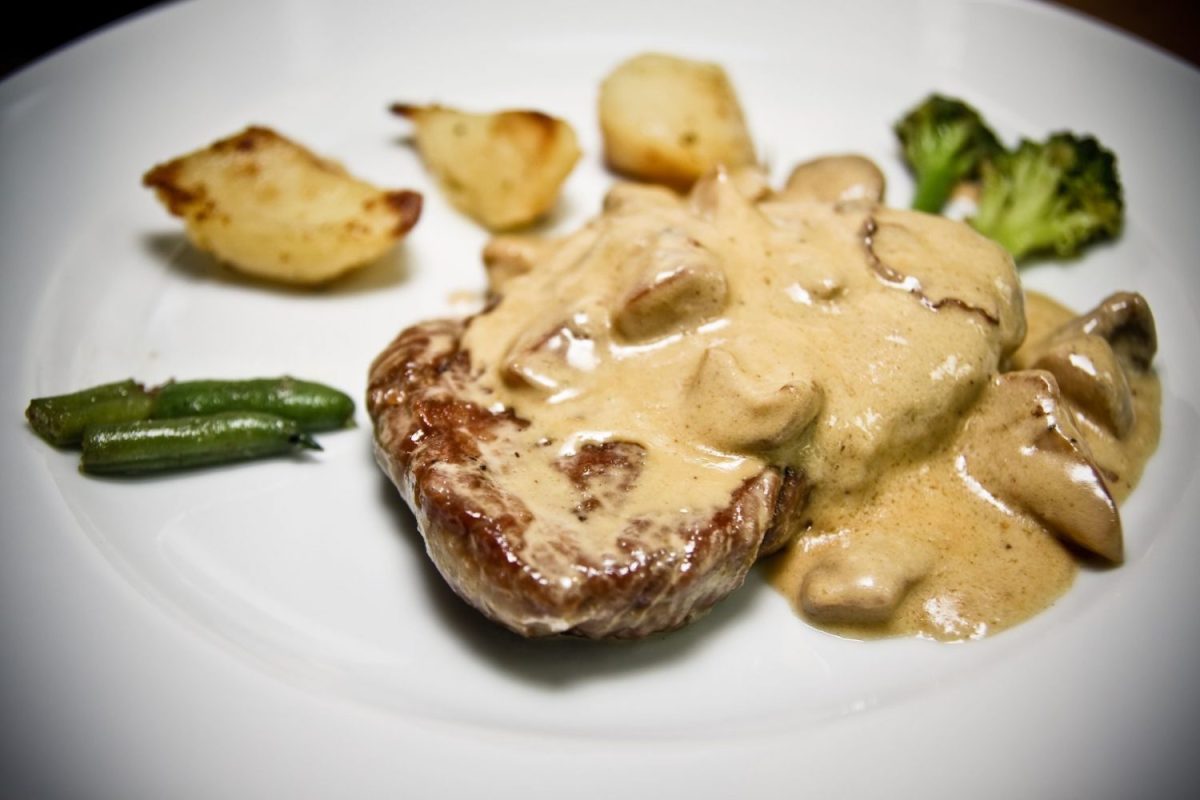 Kotlety na šlehačce: Nejlepší recept na šťavnaté kotlety s krémovou omáčkou 8 Kotlety na šlehačce: Nejlepší recept na šťavnaté kotlety s krémovou omáčkou