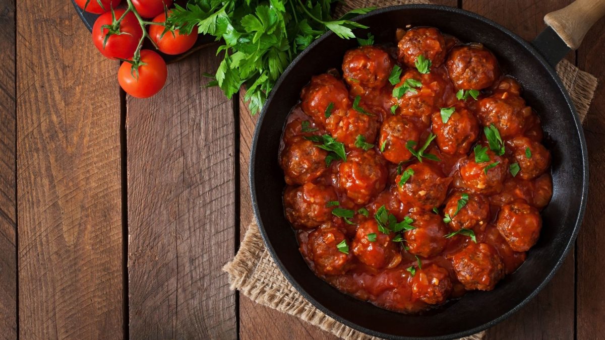 Masové kuličky recept: Dokonalé masové kuličky v rajské omáčce krok za krokem 9 Masové kuličky recept: Dokonalé masové kuličky v rajské omáčce krok za krokem