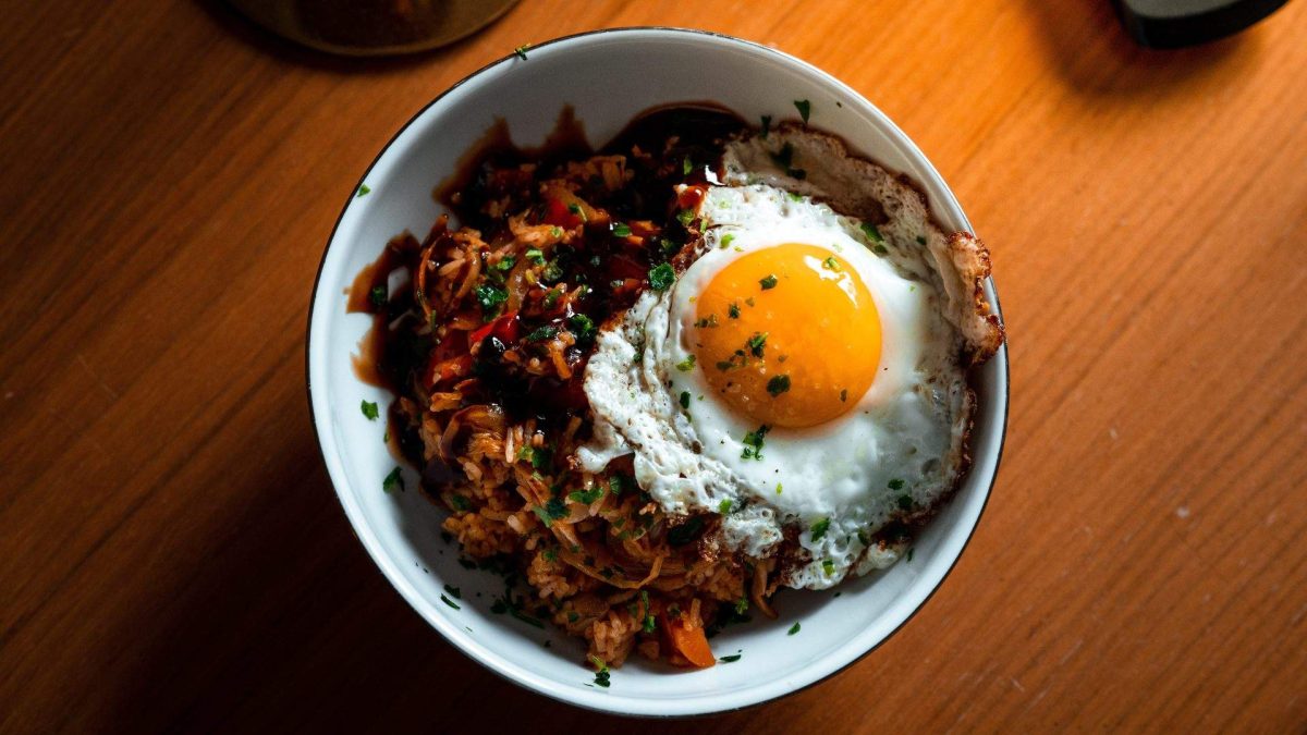Pibimbap: 3 tajemství dokonalého korejského pokrmu. Češi už vaří, a co vy? 9 Pibimbap: 3 tajemství dokonalého korejského pokrmu. Češi už vaří, a co vy?