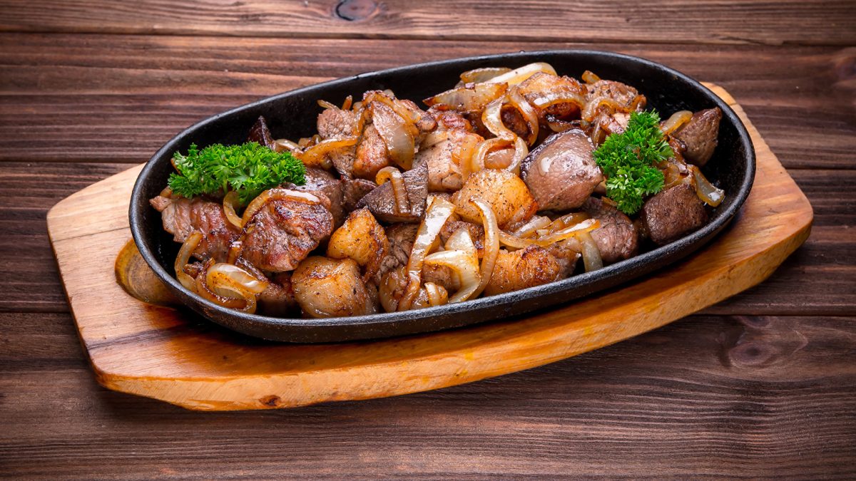 Pikantní vepřová pečeně s rozmarýnem a česnekem: Dokonalá nedělní večeře