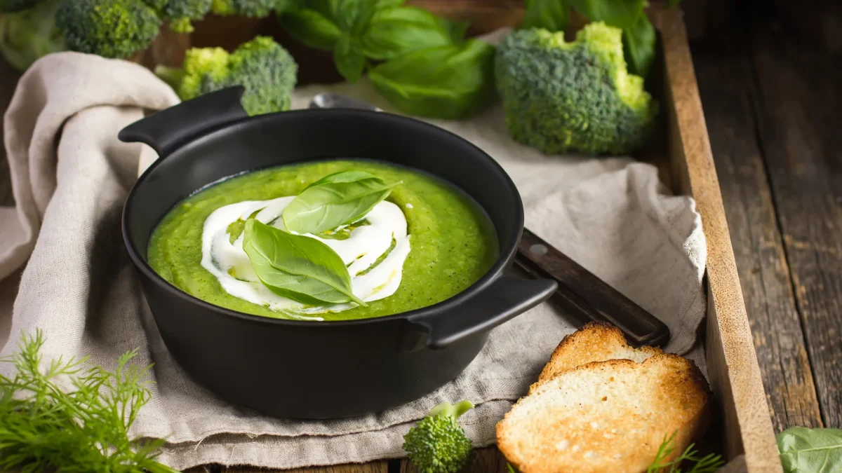 Jak Připravit špenátová polévka za 15 Minut: Jednoduchý Recept 20 špenátová polévka - Featured