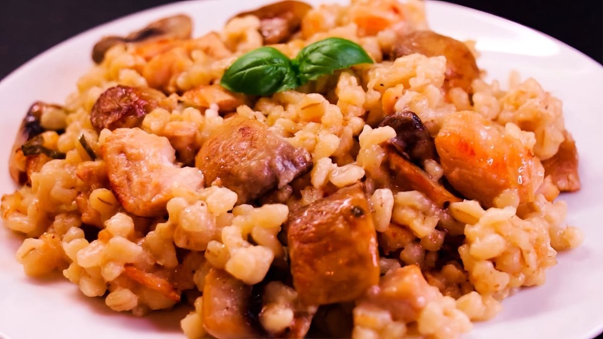 Rychlé a chutné rizoto s vepřovým masem a zeleninou – ideální na nedostatek času! 17 rizoto s vepřovým masem a zeleninou - Featured