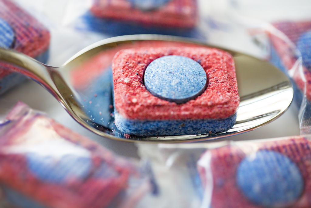 Pouze dvě levné tablety do myčky nádobí přesvědčily nejlepším hodnocením „dobré (1,9)“. 3 Pouze dvě levné tablety do myčky nádobí přesvědčily nejlepším hodnocením „dobré (1,9)“.