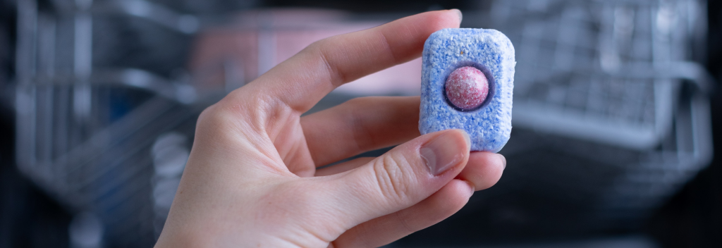 Pouze dvě levné tablety do myčky nádobí přesvědčily nejlepším hodnocením „dobré (1,9)“. 2 Pouze dvě levné tablety do myčky nádobí přesvědčily nejlepším hodnocením „dobré (1,9)“.