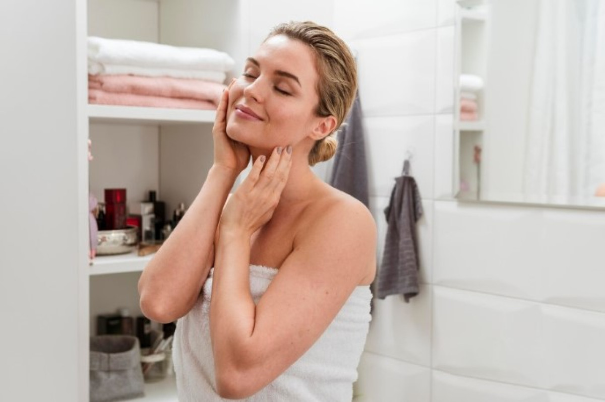 Rituál, který každé ráno používá stále více maďarských žen: jednoduchý 10minutový „skin reset“, který okamžitě osvěží pokožku 8 Rituál, který každé ráno používá stále více maďarských žen: jednoduchý 10minutový „skin reset“, kter...